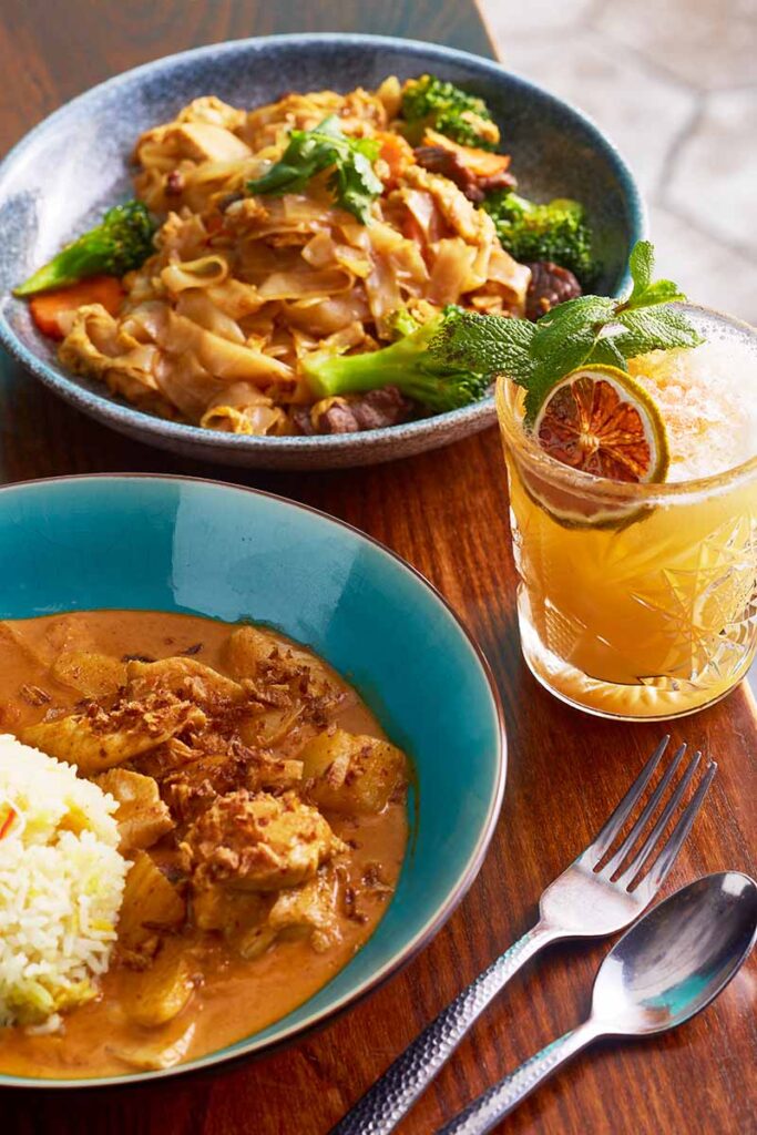 Thai food Birmingham Restaurant Siamais in Brindleyplace. Image of Ho Fun Noodles and Thai curry.